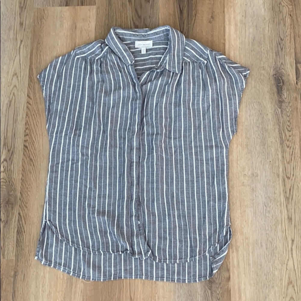 Lucky Brand Button down cap sleeve top
